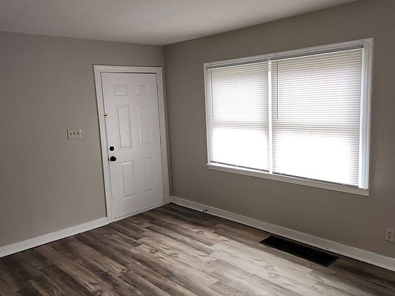 4th image of 56 E Parkwood Dr #466659279