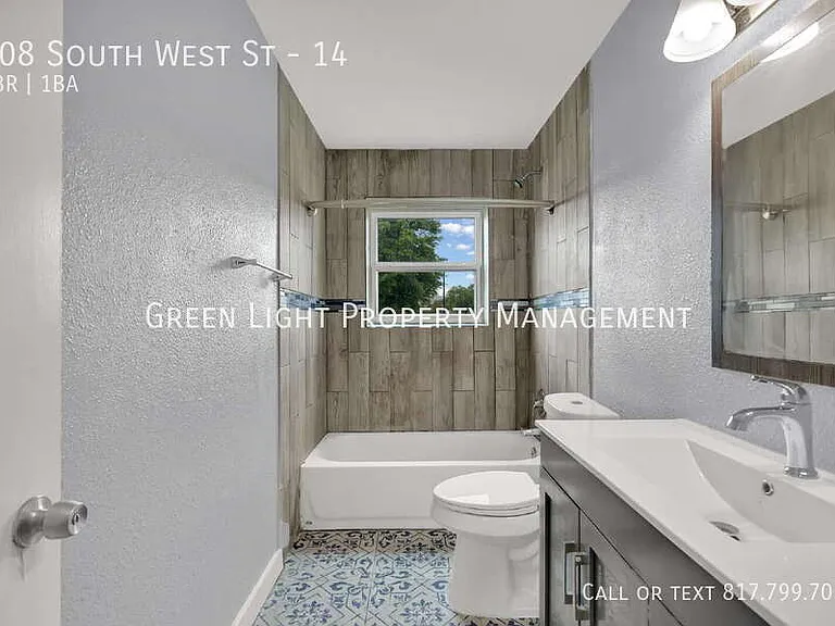 308 S West St #14 — Photo 15