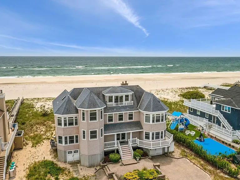687 Dune Rd — Photo 3