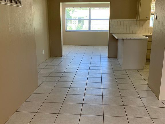 Living/dining/Florida rooms