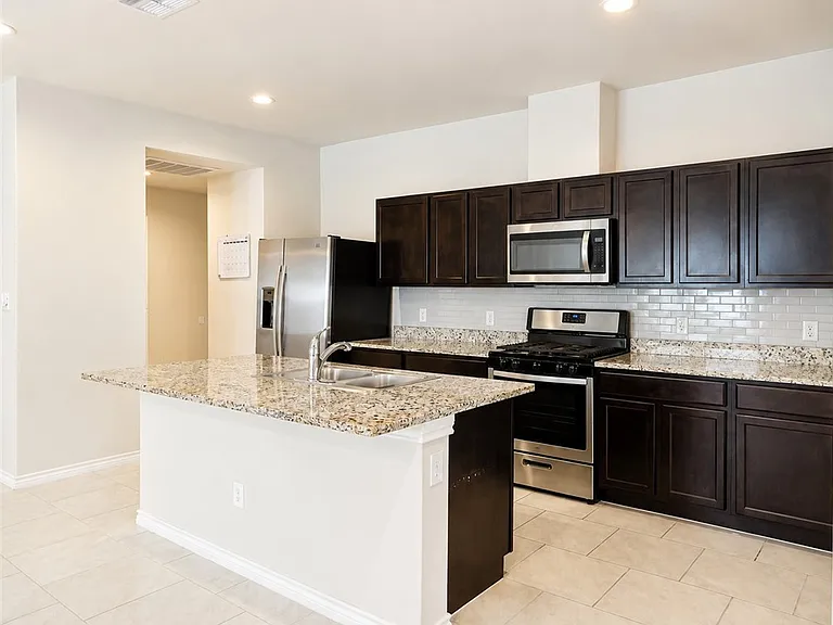2301 Sky Crest Dr — Photo 3