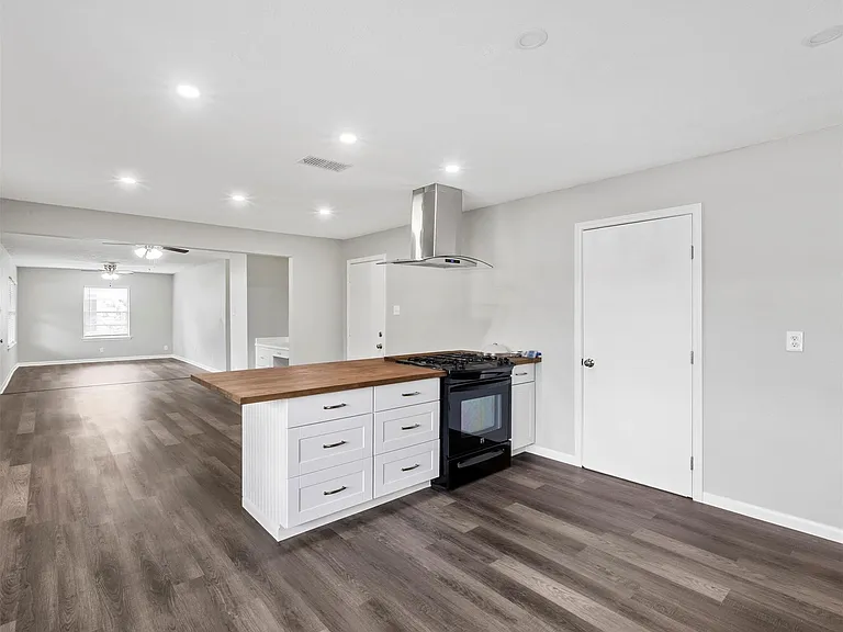 6421 Teluco St — Photo 6