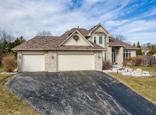 9152 River View Trl, Roscoe, IL 61073