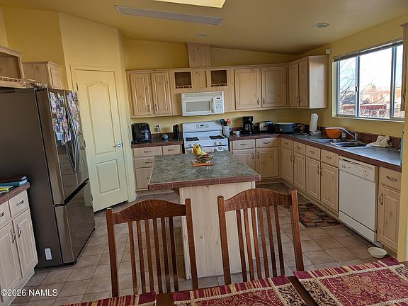 4th image of 1126 W Valley View Dr