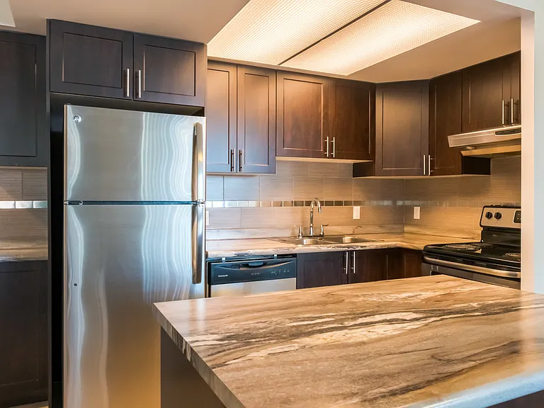 631 Macdonald Ave — Photo 7