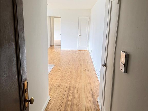 3rd image of 10 DAVENPORT Avenue #1N
