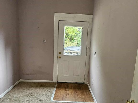 2nd image of 205 Leslie Ave #205