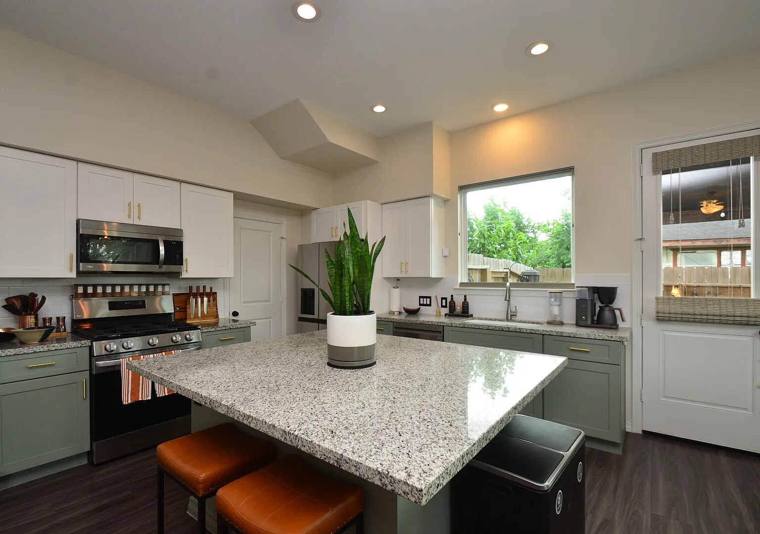 Beautiful and Comfortable Home Near Downtown Houston — Photo 4