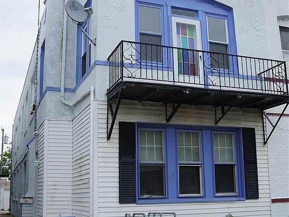 3rd image of 41 N Dover Ave