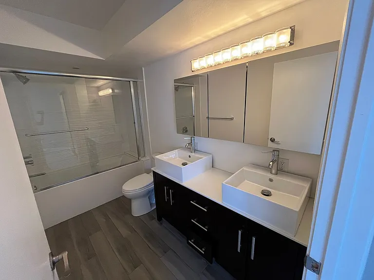 1121 Eureka St #1 — Photo 11