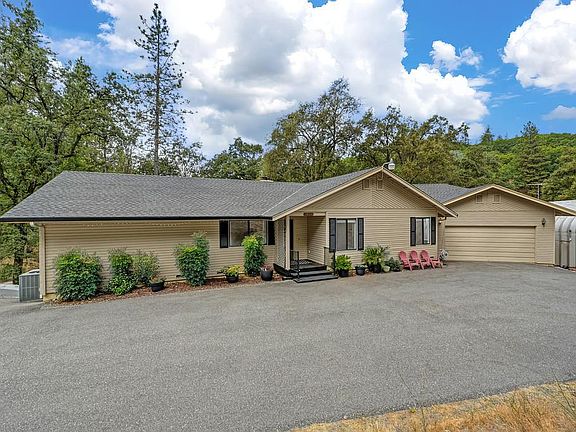 3rd image of 20365 Wolf Creek Rd