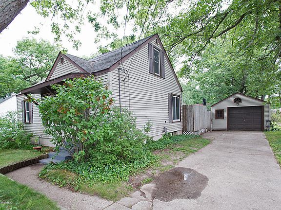 2nd image of 1841 32nd St SW