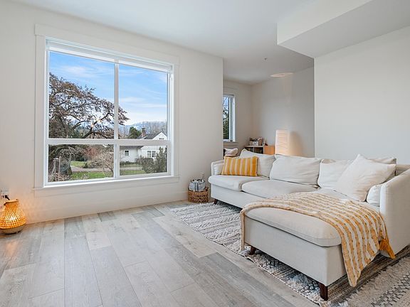 5th image of 46339 Hope River Rd #6