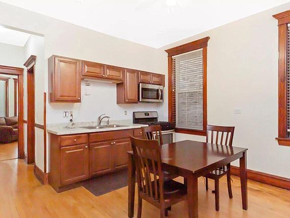 3rd image of 2240 W Augusta Blvd #1F
