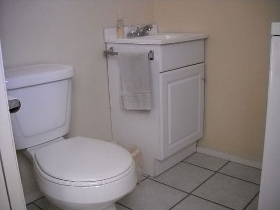 5th image of 365 S La Canada Dr