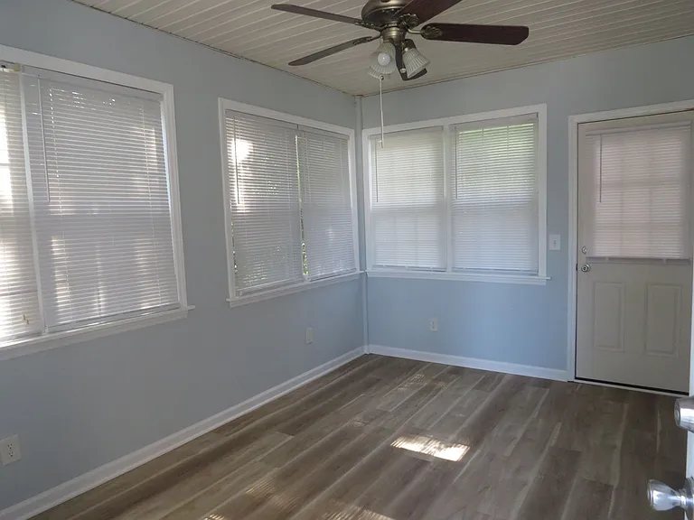208 Stroud St — Photo 2