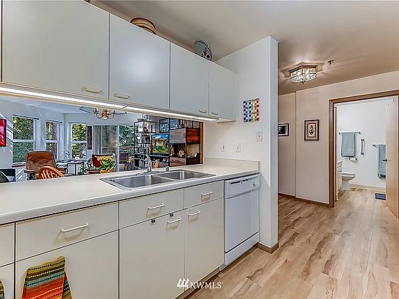 3rd image of 1684 152nd Ave NE #107