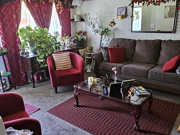 5th image of 205 E Hervey St