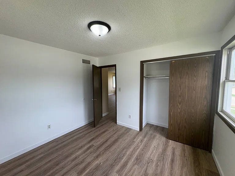 111 Westgate St — Photo 9