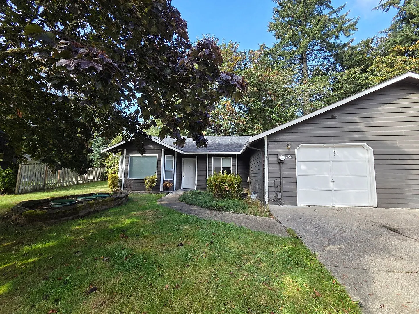 Three-Bedroom Duplex in Port Orchard! New Carpet & Paint! Available Now! — Photo 1