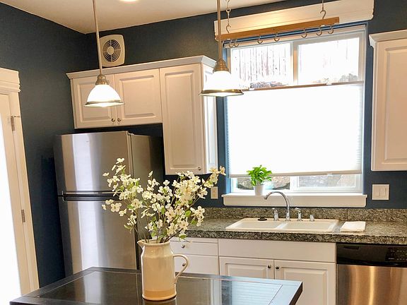2nd image of 8812 NE 40th Pl