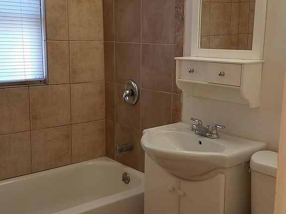 2nd image of 1527 N Central Ave #2