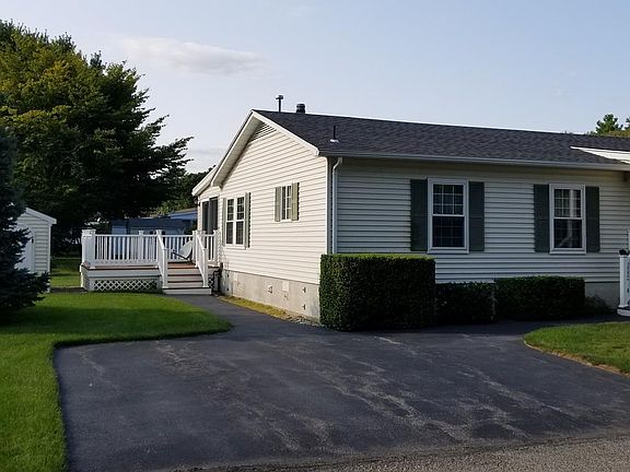 3rd image of 8 Edgewood Dr