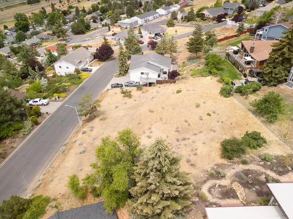 1621 Ridgecrest Dr, Klamath Falls, OR 97601