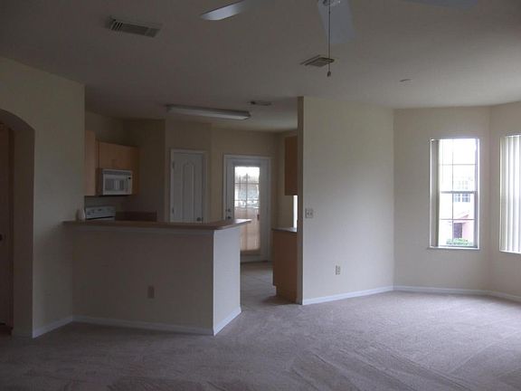 4th image of 102 SW Peacock Blvd APT 2-203