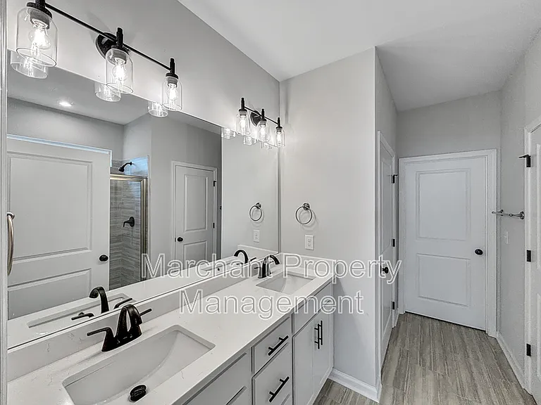 137 Gervais Cir — Photo 11