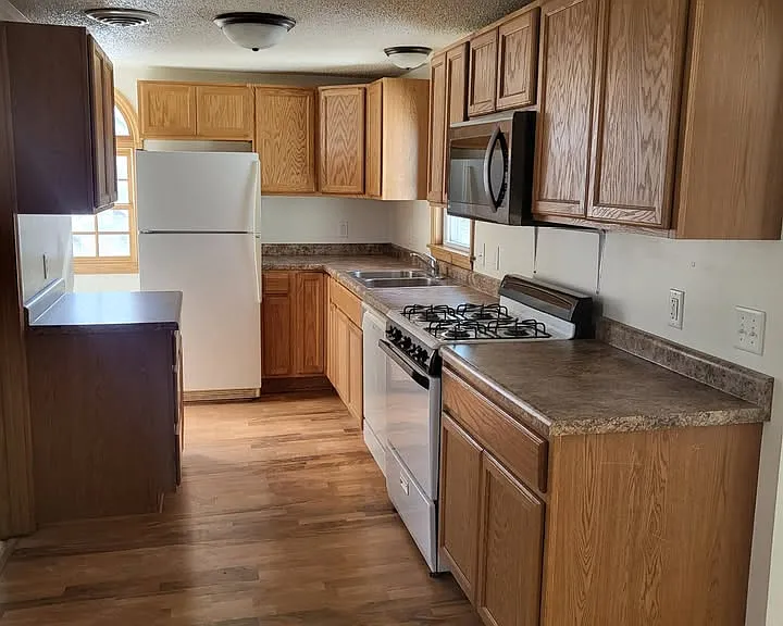 1027 E Main St — Photo 1