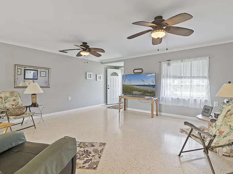 4020 Palm Dr — Photo 6