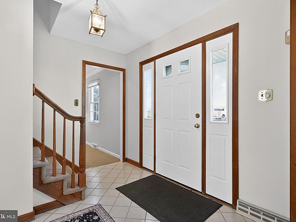 4th image of 606 Londonderry Dr