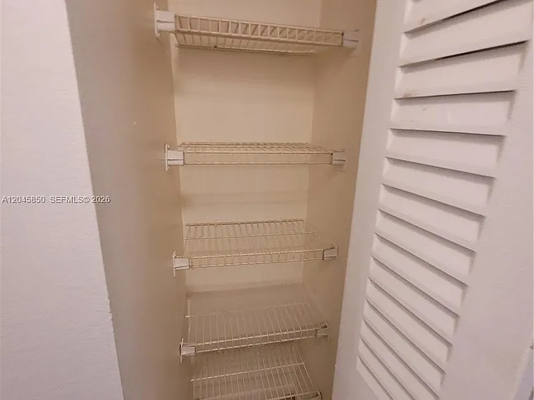 1800 N Lauderdale Ave #1210 — Photo 15