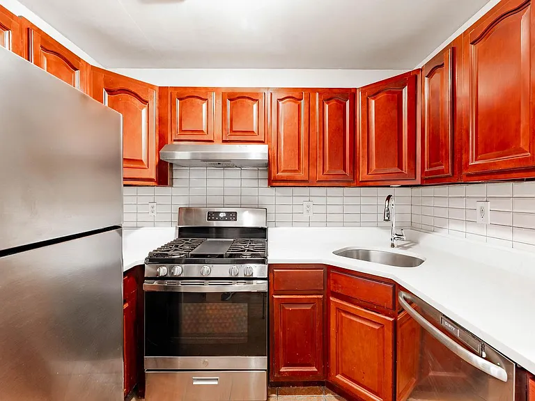 144 Monroe St #3 — Photo 14