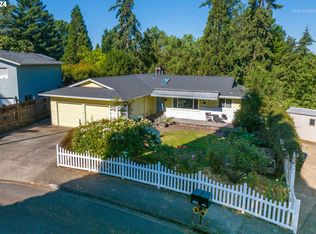 2004 E Hawthorne Loop, Newberg, OR 97132