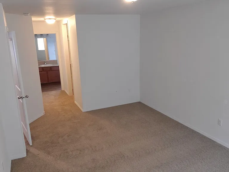 611 3rd Ave NE — Photo 12