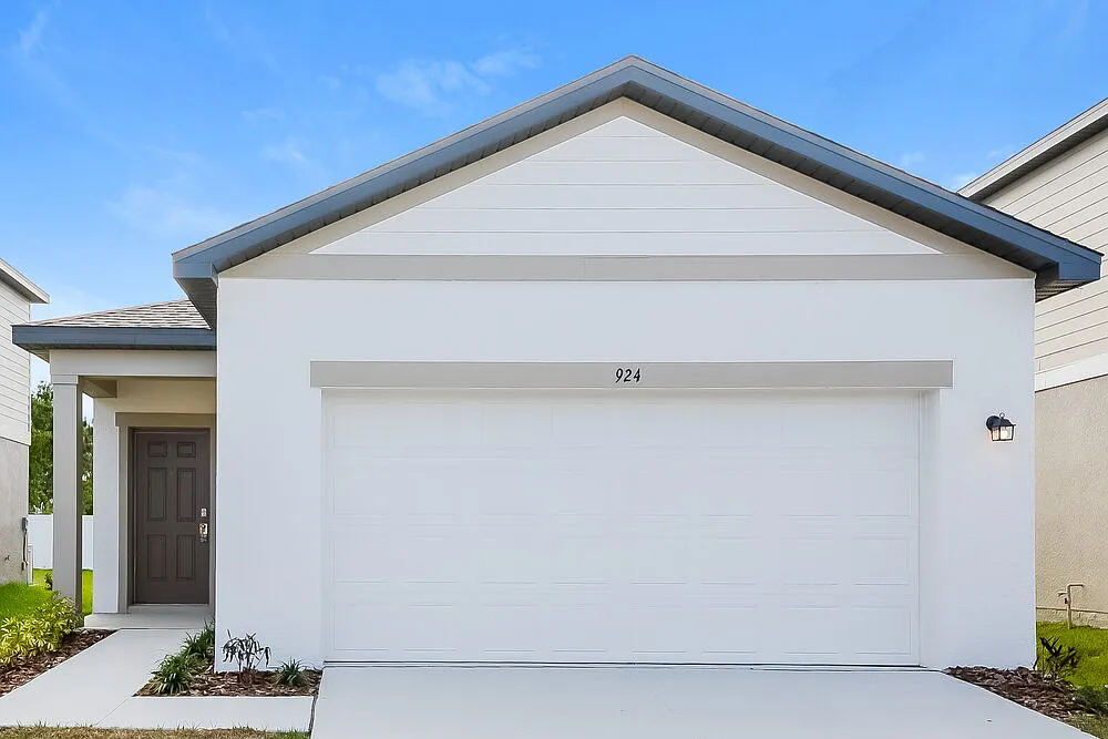 3 bed, 2.0 bath, 1412 sqft, $1,925 — Photo 1