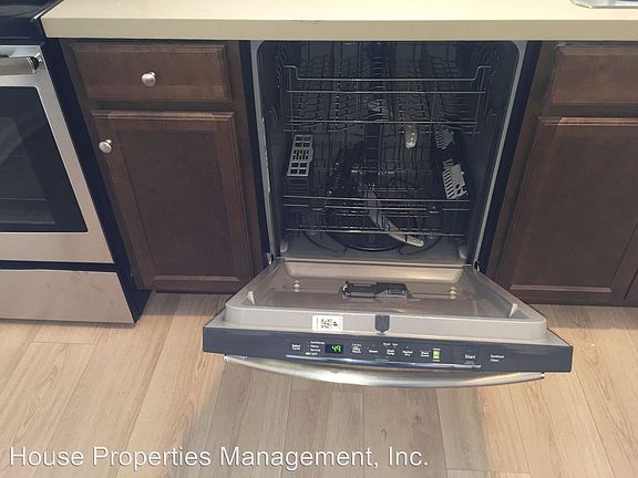 4th image of 801 Meadowsweet Dr APT P