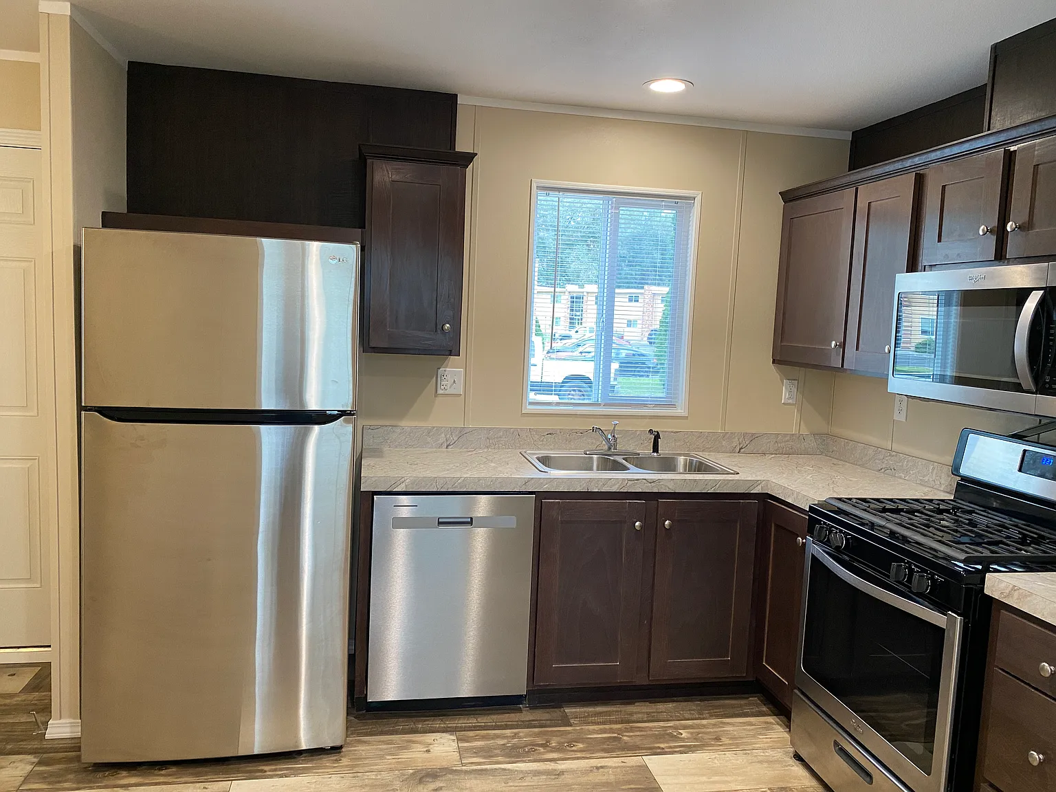 2 bed, 672 sqft, $900 — Photo 3