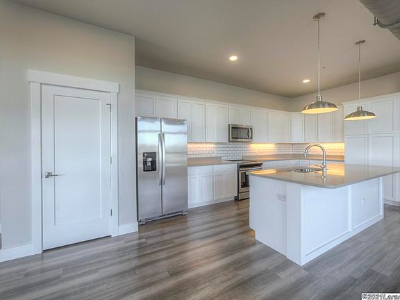 3rd image of 2317 Grand Ave #3B