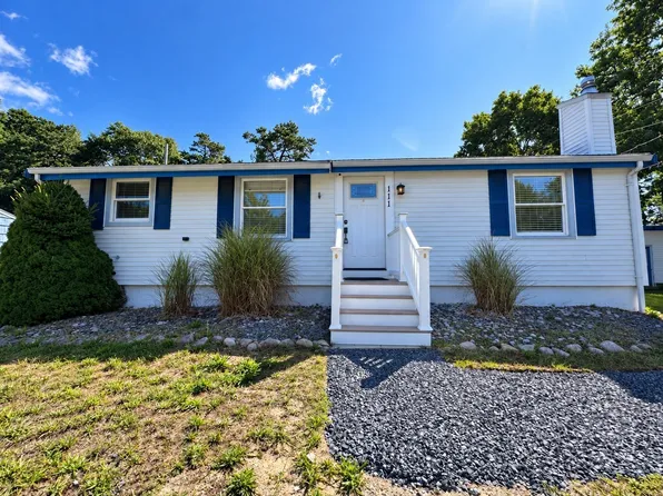 111 Wareham Lake Shore Dr, East Wareham, MA 02538