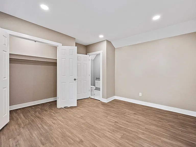 529 Spruce St — Photo 10