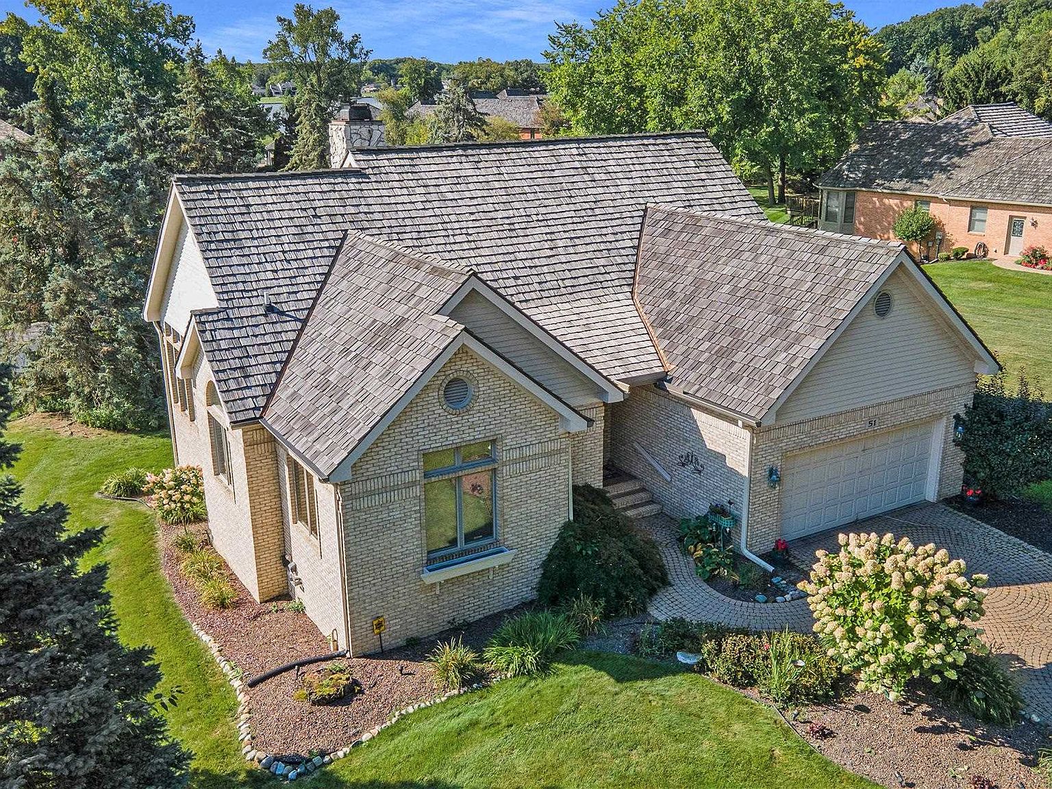51 Chateaux Du Lac, Fenton, MI 48430 Zillow