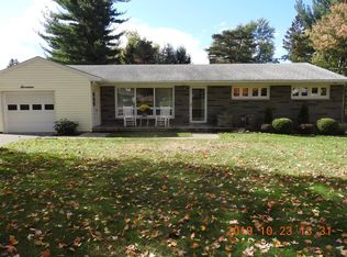 17 Meadow Dr, Troy, NY 12180