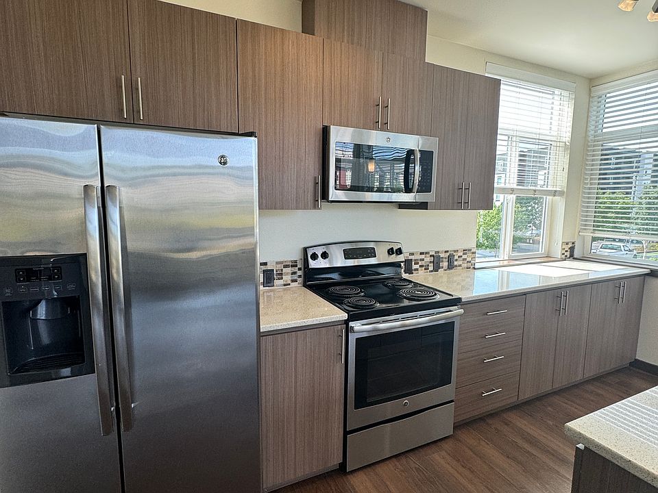 1st image of 600 8th Ave NE #2