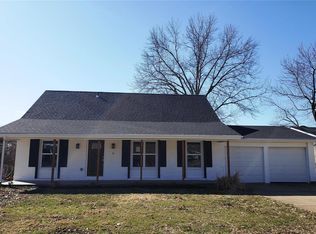 5182 Priorybrook Rd, Florissant, MO 63033