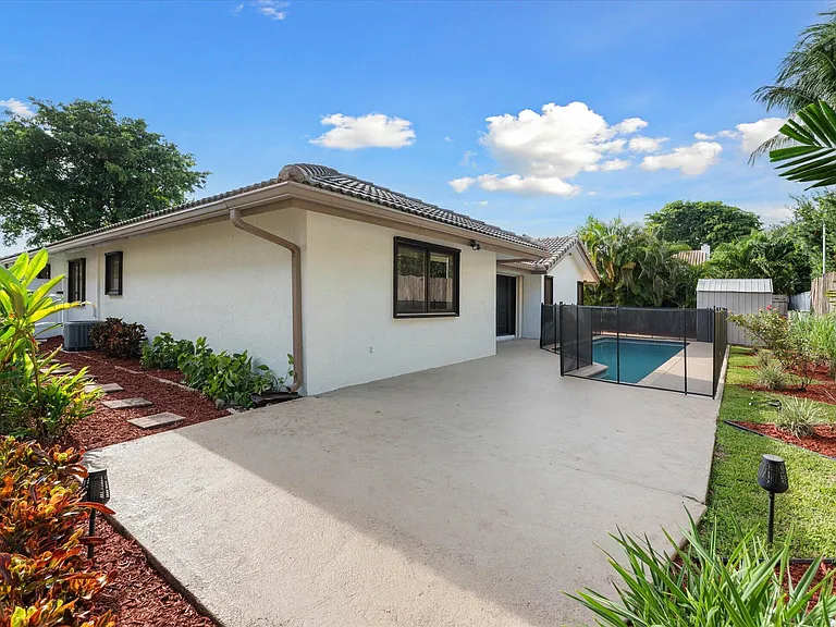 1598 SW 5th Ave — Photo 25