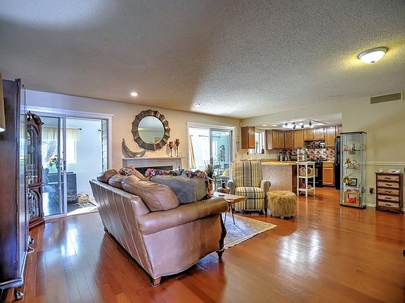 5th image of 53 Arbor End SE