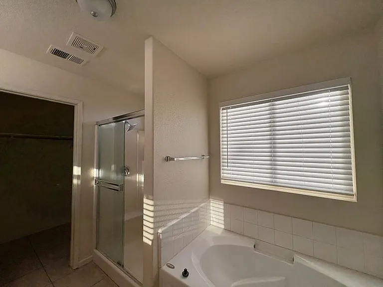 2443 N Shoemaker Ave — Photo 11